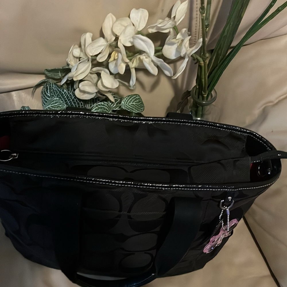 Pre-loved Black Coach Tote bag, Pink Flower Accent, & Blk hang tag. “CALL OUTS”. - Picture 9 of 10
